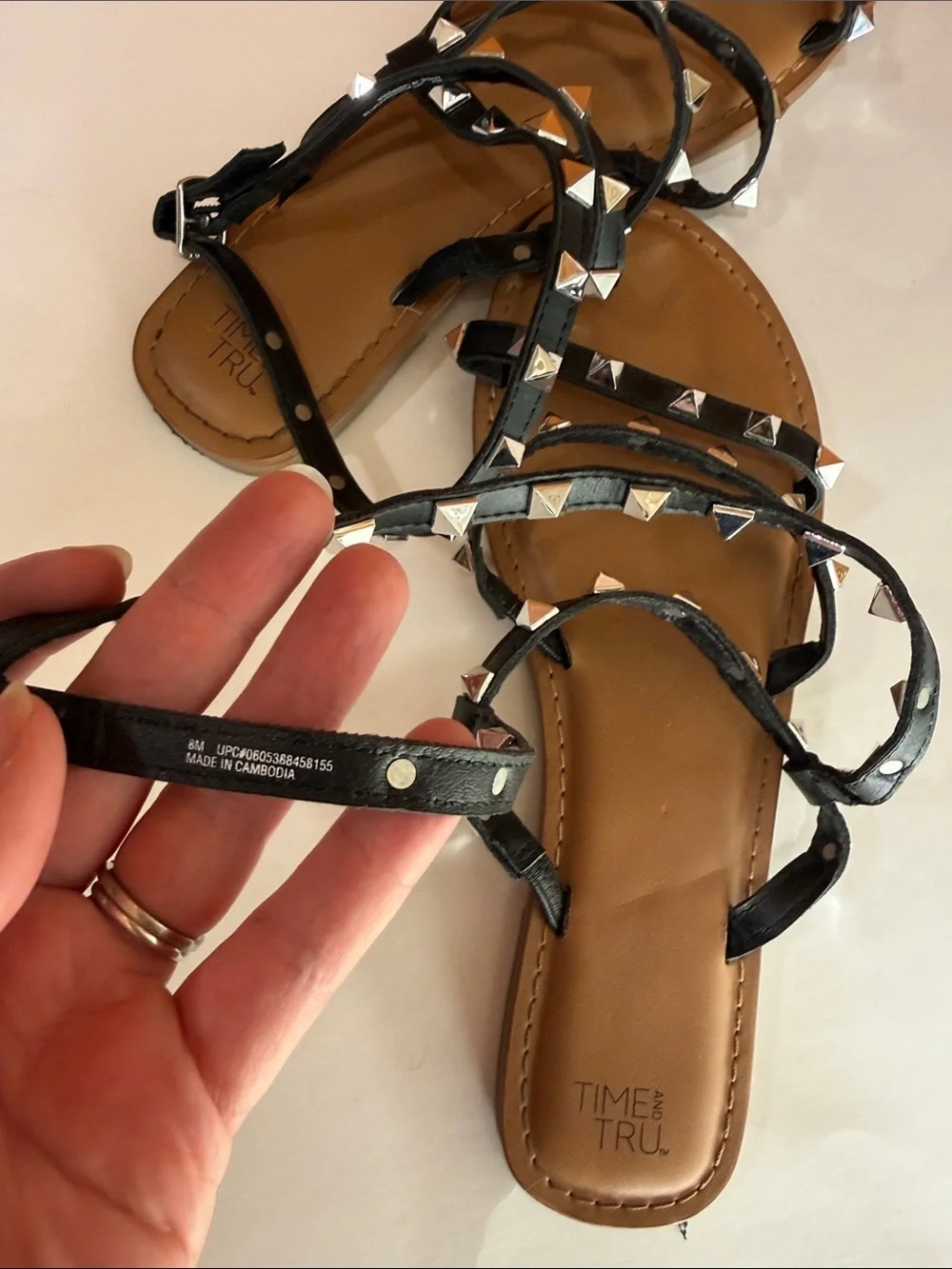 Time and Tru Silver Studded Black Strappy Flat Gladiator Sandals size 8